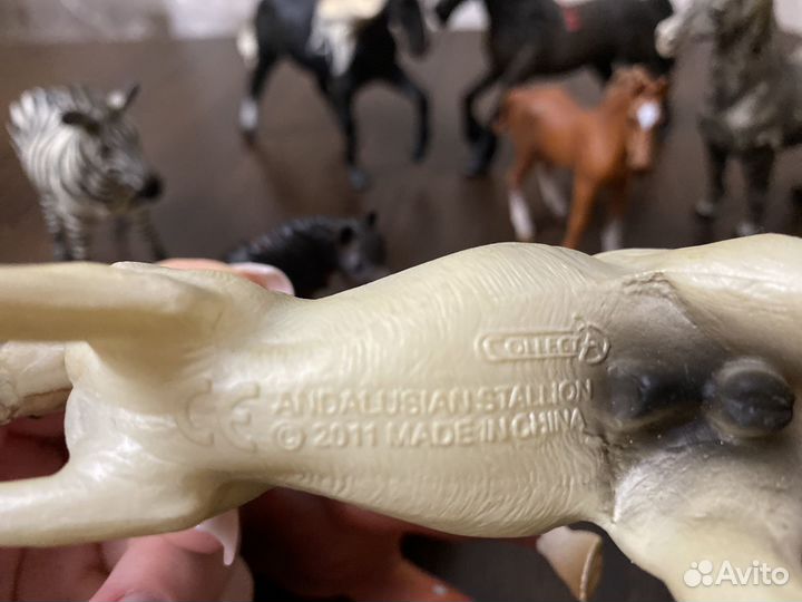 Фигурки лошадей