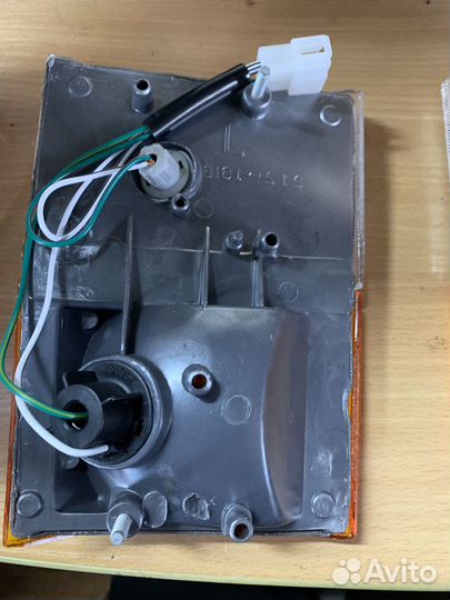 Поворотник левый Тойота Хайс YH50 85 год