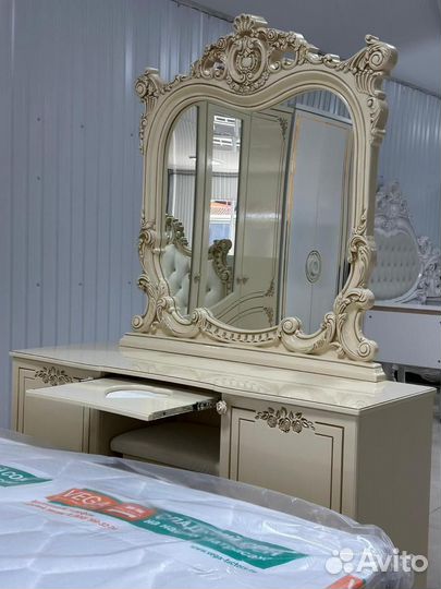 Спальный гарнитур Версаль