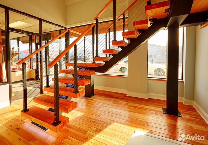 Лестницы с перилами для двухэтажного дома