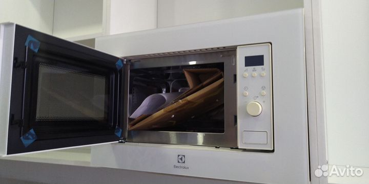 Встраиваемая микроволновка Electrolux LMS2173EMW