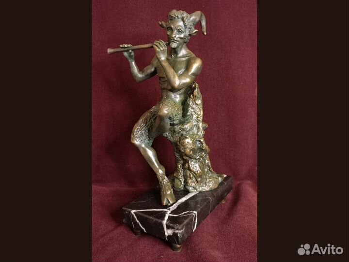Статуэтка бронзовая 