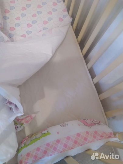 Детская кроватка с поперечным маятником