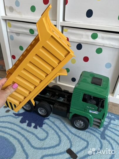 Bruder самосвал