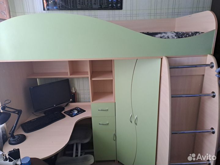 Уголок школьника с кроватью бу