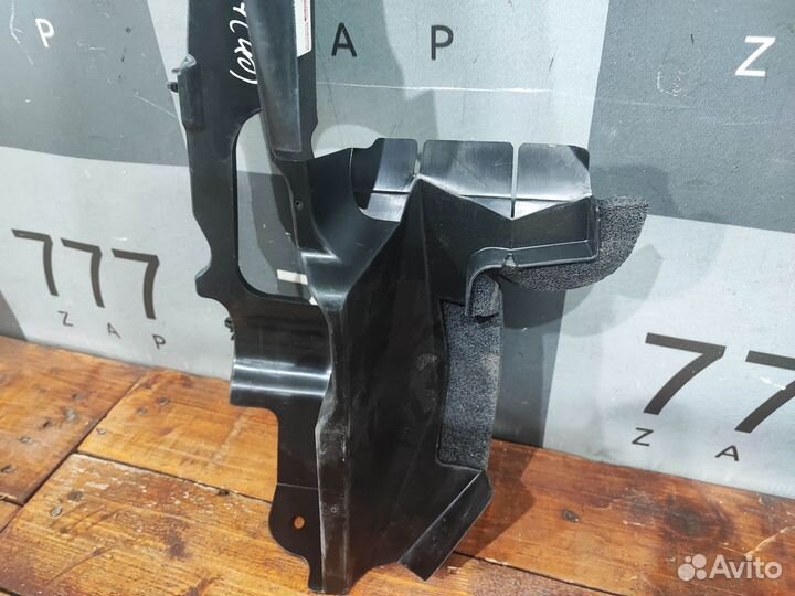 Дефлектор радиатора правый Toyota RAV4 IV (XA40) 1