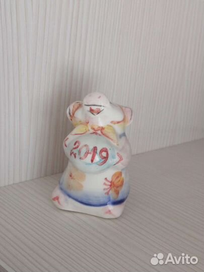 Фигурка фарфор