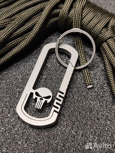 Титановый карабин Punisher Каратель кольцо 26мм