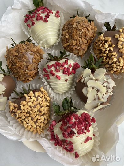 Клубника в шоколаде, букеты