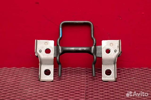 Кронштейн сидения правый Toyota Land Cruiser 200