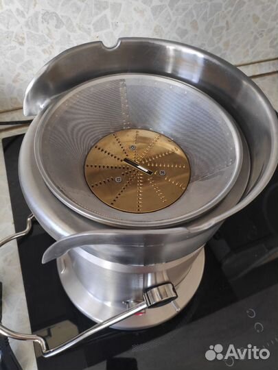 Соковыжималка Bork JU CUN 24150 SI