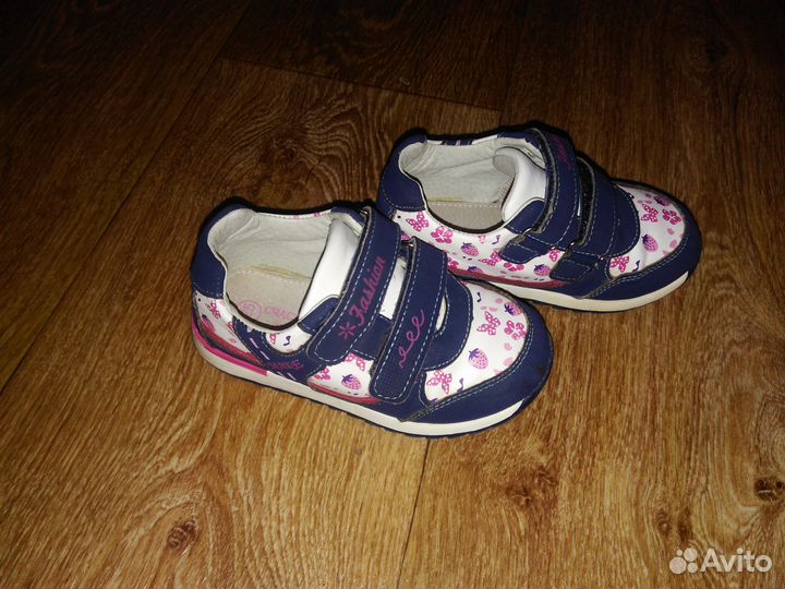 Кроссовки для девочки