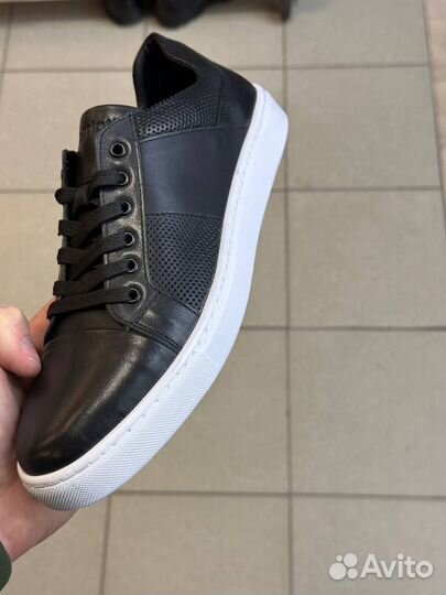 Кроссовки из натуральной кожи