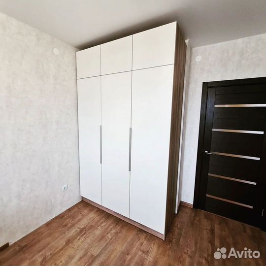 Шкаф распашной с зеркалом