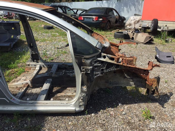 Четверть порог Toyota Auris Е15 2008