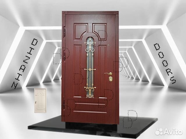 Парадная металлическая дверь со стеклом