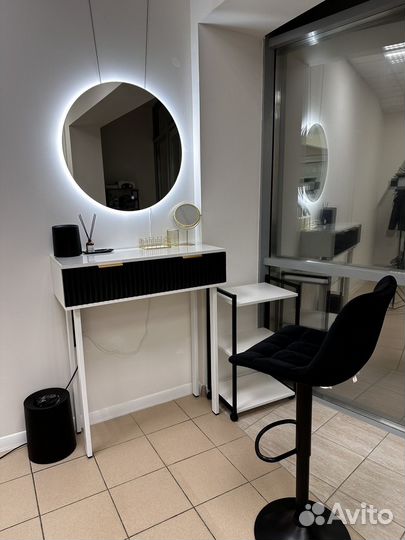 Сдам место бровисту/визажисту, парикмахеру