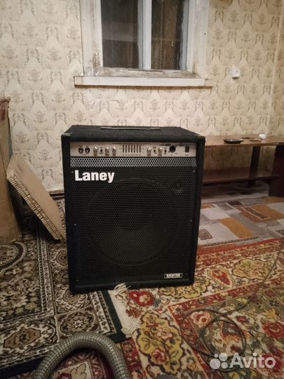 Басовый Комбоусилитель Laney RB 8 (300 ват)