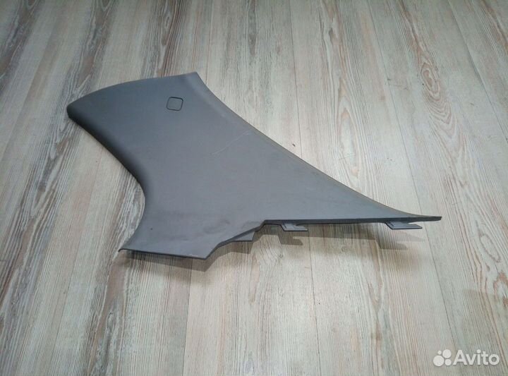 Обшивка Накладка задней стойки Nissan primera P12