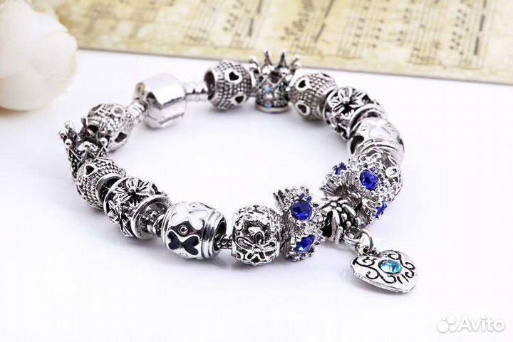 Браслет с шармами