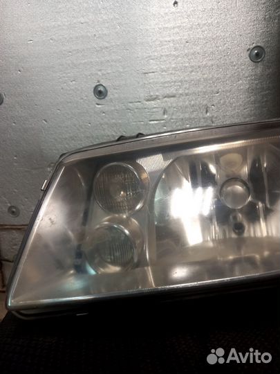 Фара передняя левая на Фольксваген Бора