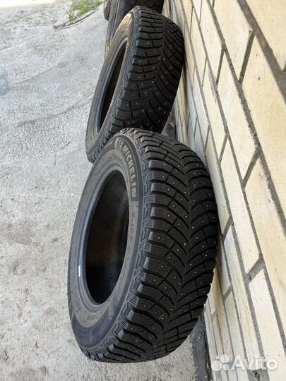 Michelin X-Ice North 4 215/65 R16