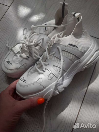 Кроссовки женские 38 размер