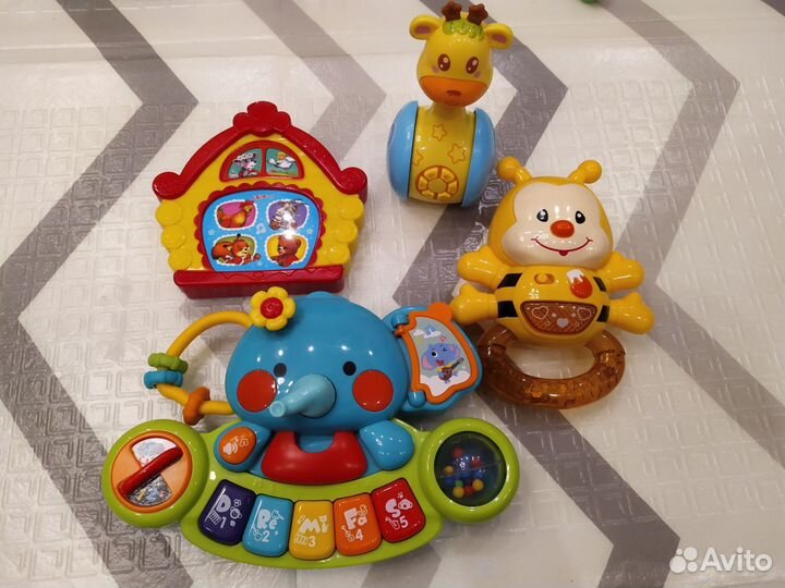 Развивающие игрушки для малыша пакетом