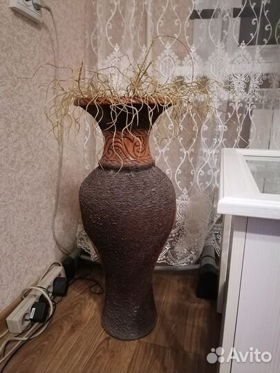 Продаю вазу напольную