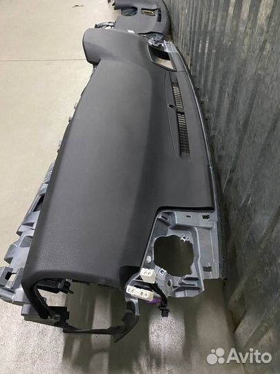 Торпедо с подушкой Toyota Camry 70