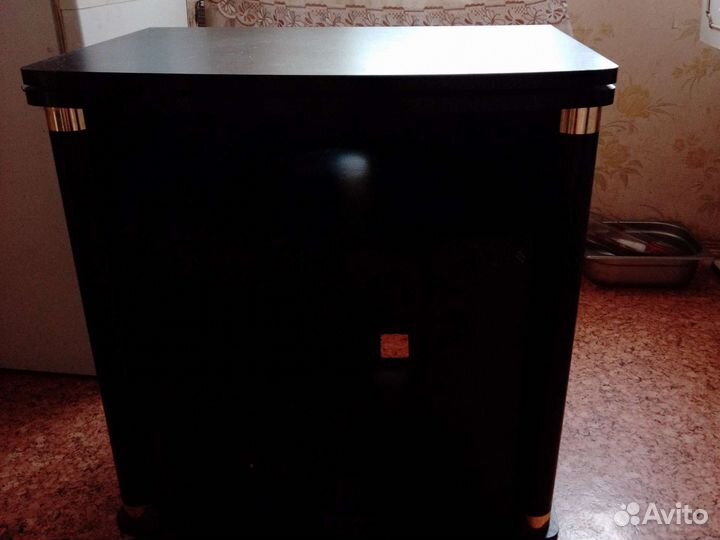 Продам тумбочку для телевизора