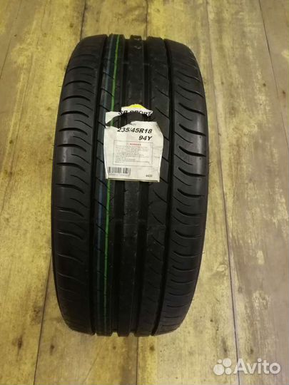 Dunlop SP Sport Maxx 050 235/45 R18 94Y