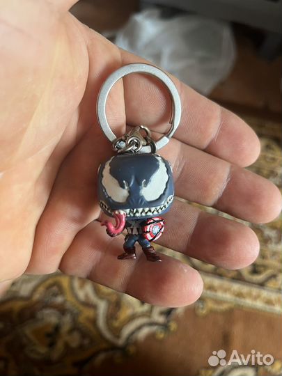 Брелок funko pop venom