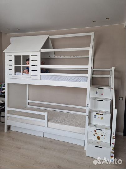 Детская двухярусная кровать домик + 2 матраса