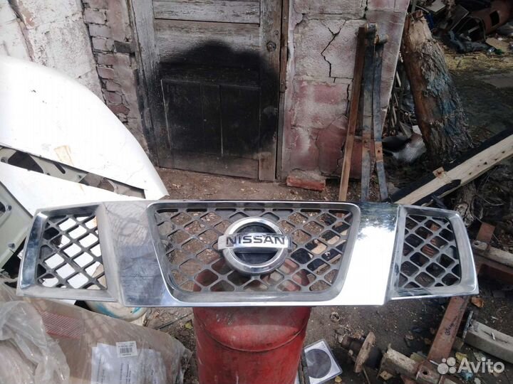 Решотка радиатора нисан