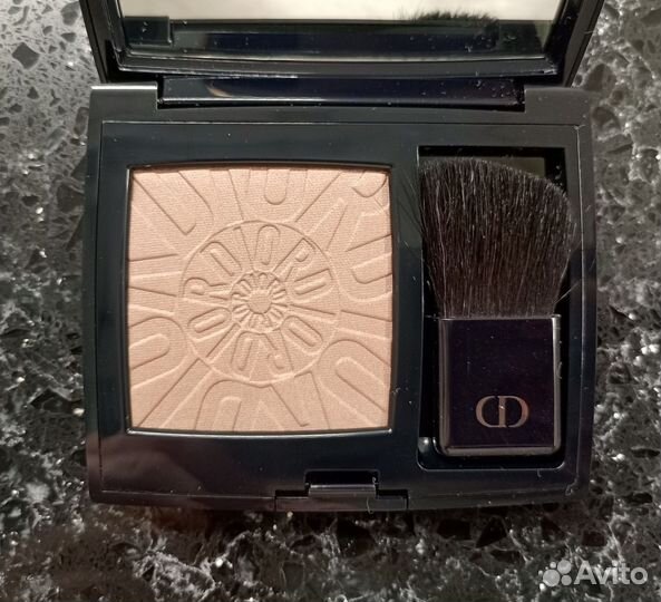 Румяна Dior Rouge blush power look 823