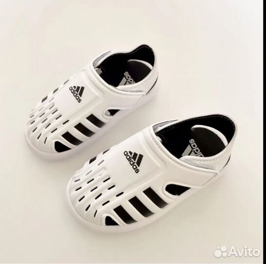 Новые Adidas 28 сандали