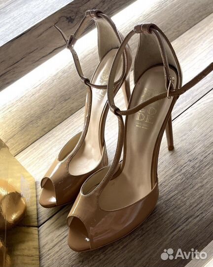 Босоножки Gode