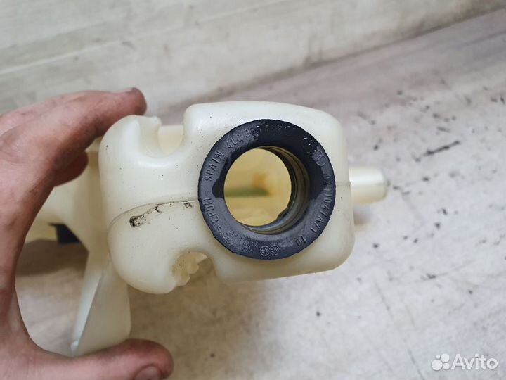 Бачок омывателя Audi Q7 4L (2005—2009)