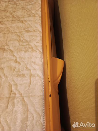 Детская кровать машина