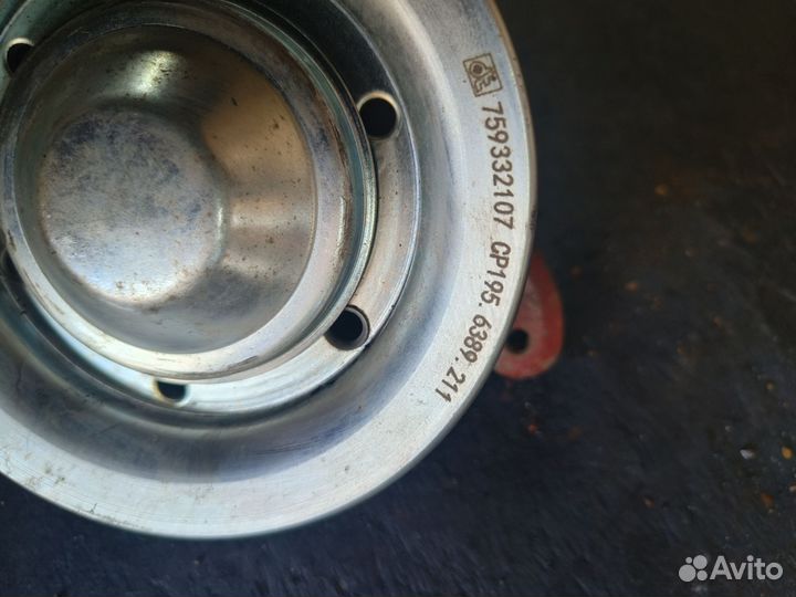 Кронштейн +ролик натяжителя ремня Volvo F12