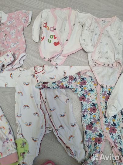 Одежда для новорожденных на девочку пакетом 52 56
