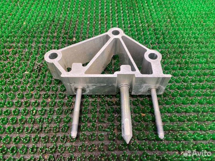 Кронштейн усилителя торпедо передний правый