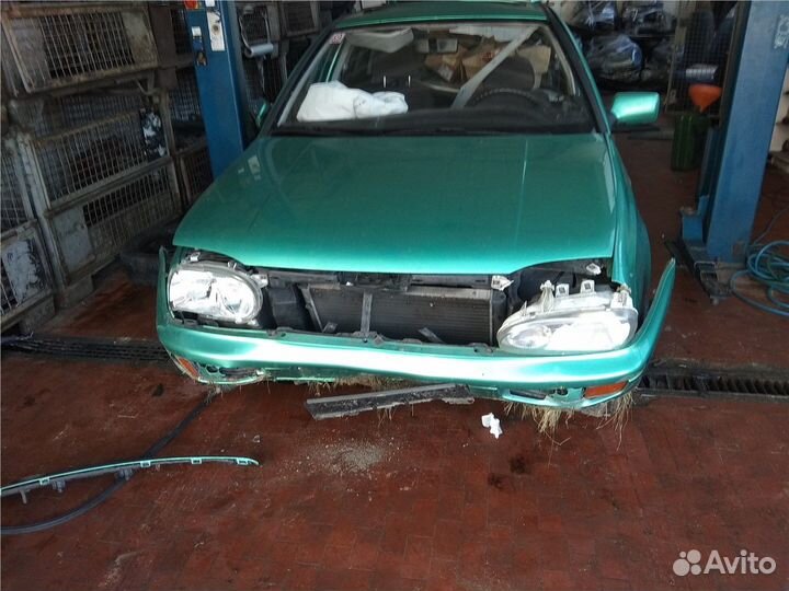 Разбор на запчасти Volkswagen Golf 3