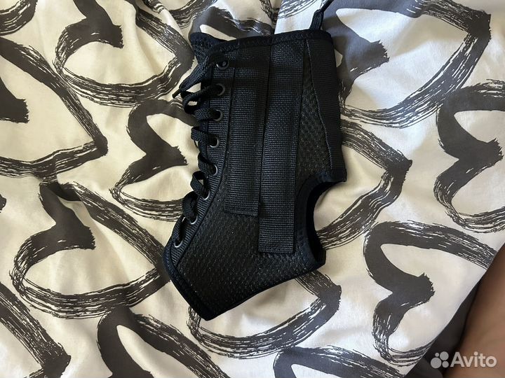 Бандаж на голеностопный сустав фиксирующий