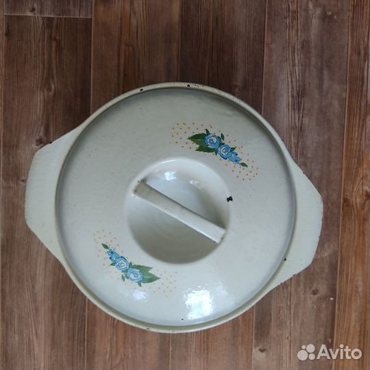 Чугунная эмалированная кастрюля