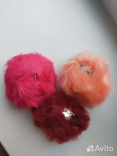 Помпон брошь