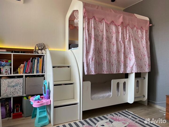 Двухъярусная кровать домик