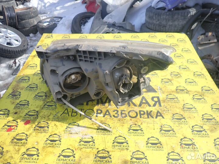 Фара правая для Toyota Avensis II 2003-2008