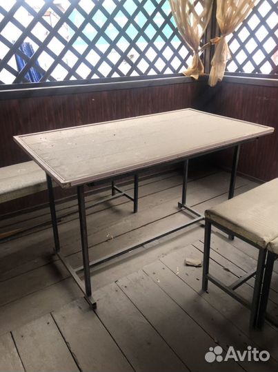 Стол +лавочки